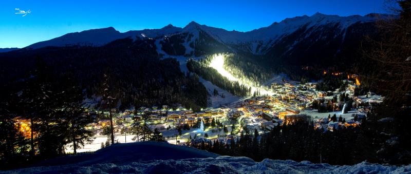 Night skiing on the Canalone Miramonti in Madonna di Campiglio Night skiing on the Canalone Miramonti in Madonna di Campiglio