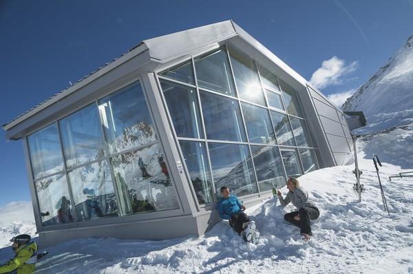 Panorama 3000 Glacer – a ski- bar on the roof of the Adamello Glacier